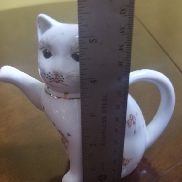 Vintage TEAPOT LUCKY KITTY porcelain white w flowers - Picture 4 of 8